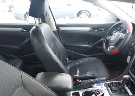 2013 Volkswagen Passat 2.5L Se из США, поврежденный, VIN 1VWBP7A33DC088159